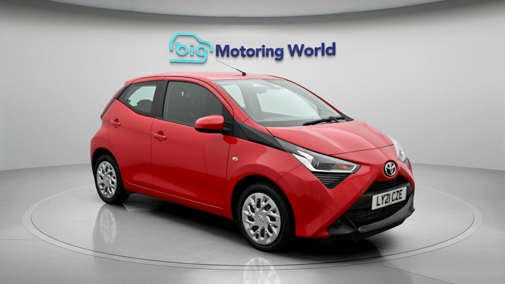 Toyota Aygo X X-play Red