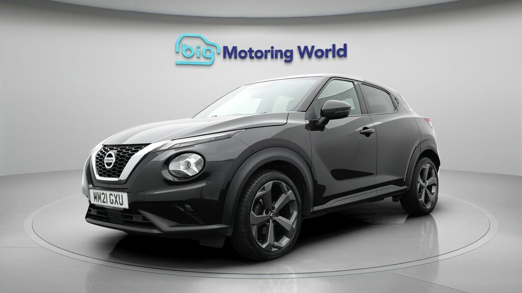 Nissan Juke Tekna Black #3