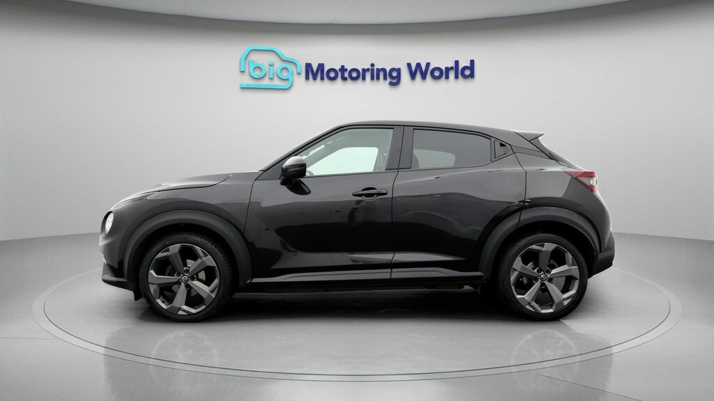 Nissan Juke Tekna Black #4