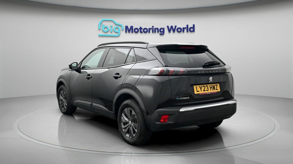 Peugeot e-2008 Active Premium Black #5