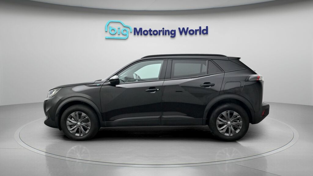 Peugeot e-2008 Active Premium Black #4