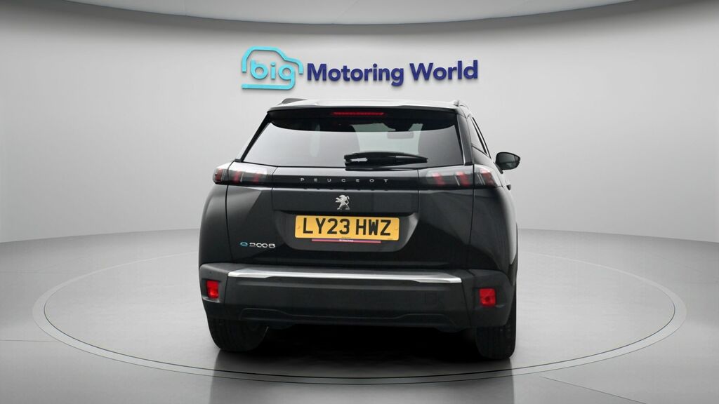 Peugeot e-2008 Active Premium Black #6