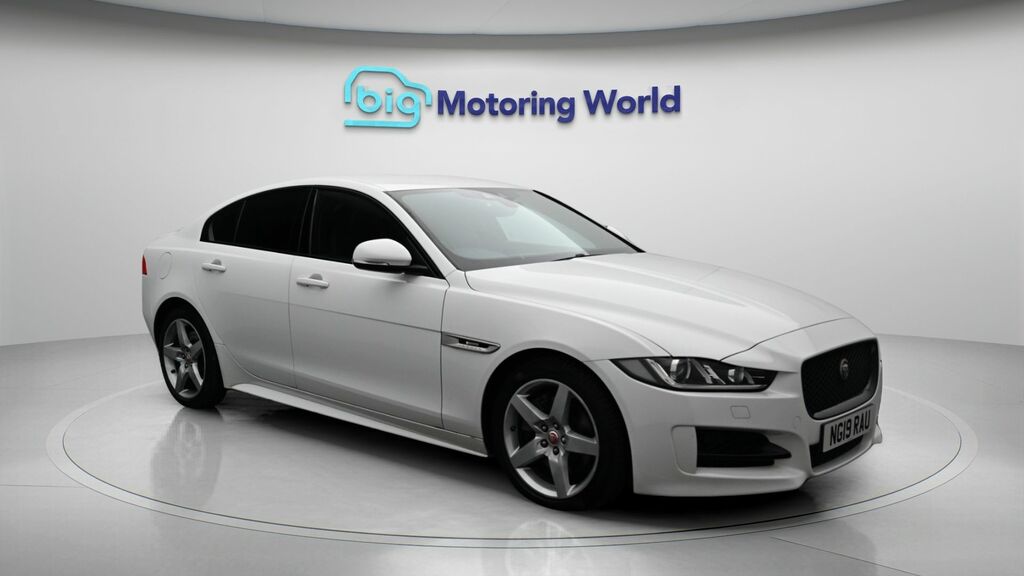 Jaguar XE R-sport NG19RAU White
