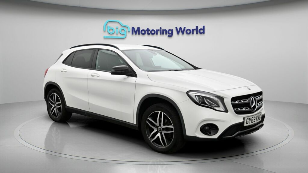 Mercedes-Benz GLA Class Urban Edition White