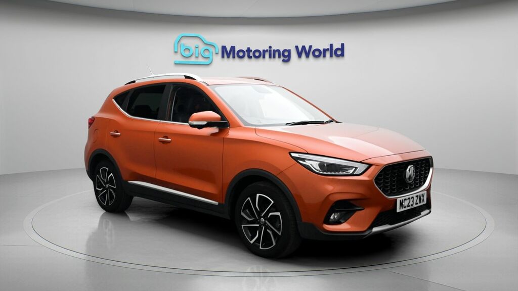 MG ZS Exclusive Orange