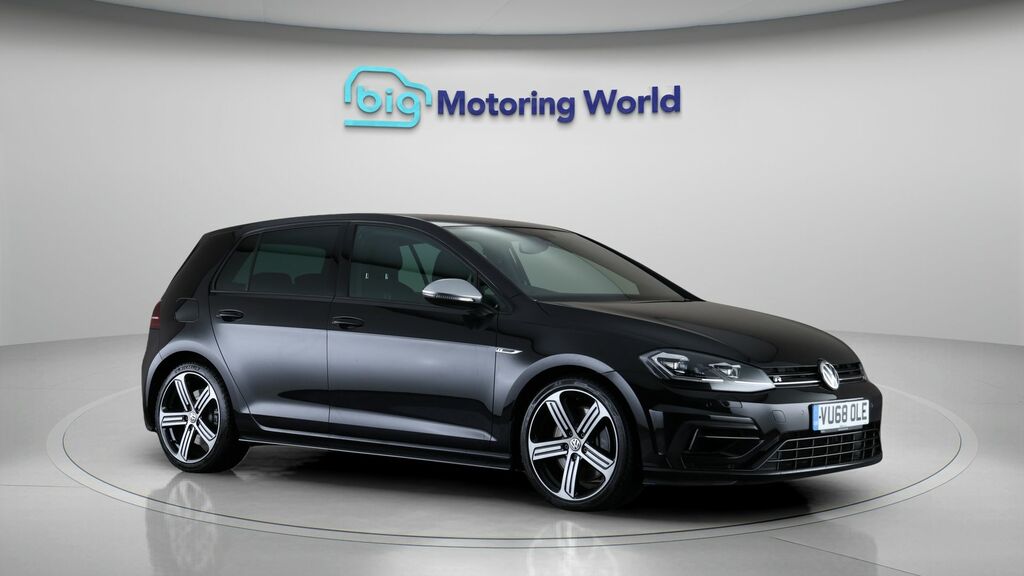 Volkswagen Golf R Black