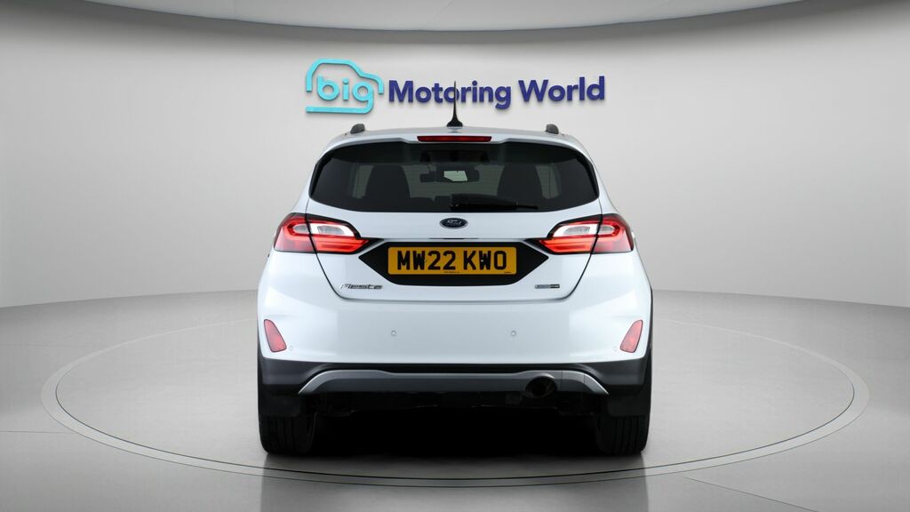 Ford Fiesta Active White #6