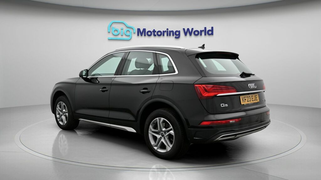 Audi Q5 Sport Black #5