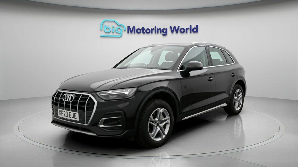 Audi Q5 Sport Black #3