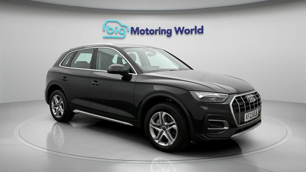 Audi Q5 Sport Black
