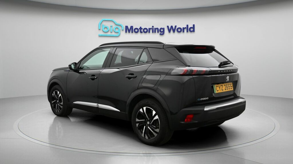Peugeot e-2008 Allure Premium Black #5