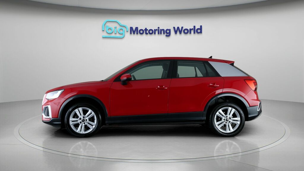 Audi Q2 Sport Red #4