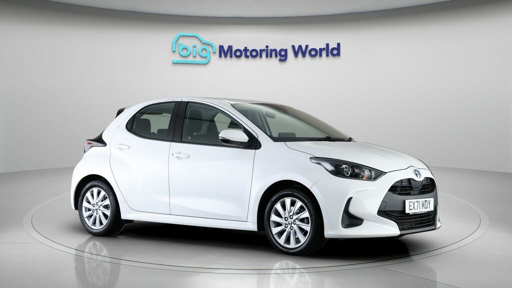 Toyota Yaris Icon White