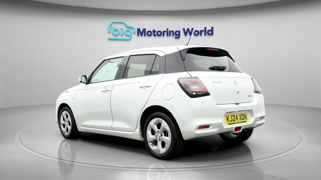 Suzuki Swift Motion White #5