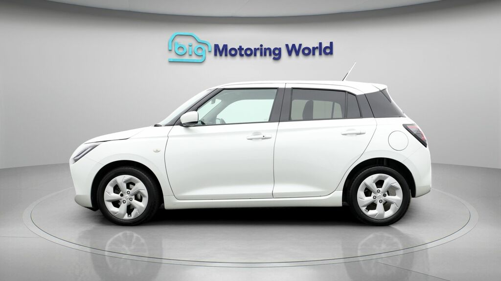 Suzuki Swift Motion White #4