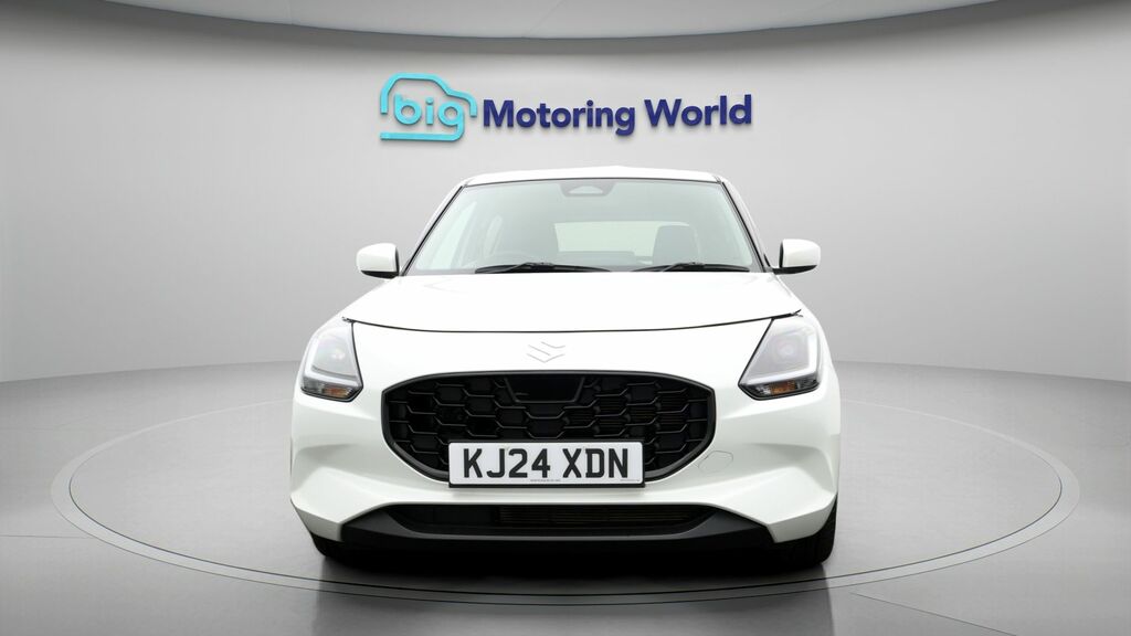 Suzuki Swift Motion White #2