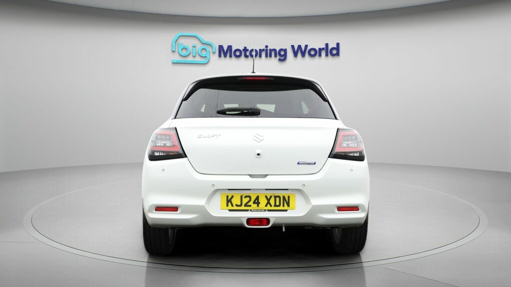 Suzuki Swift Motion White #6