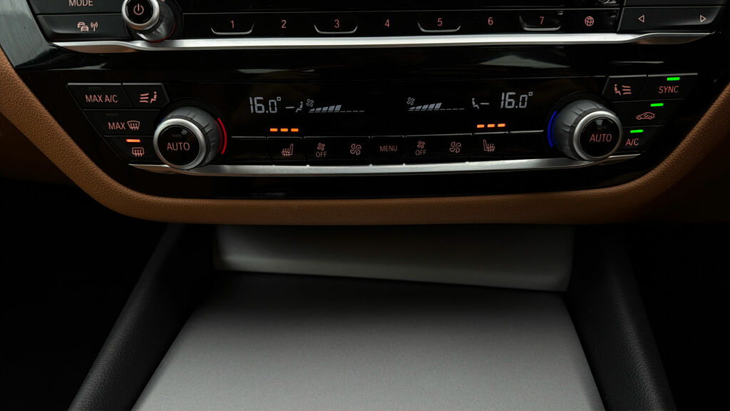 BMW 5 Series Se White #3