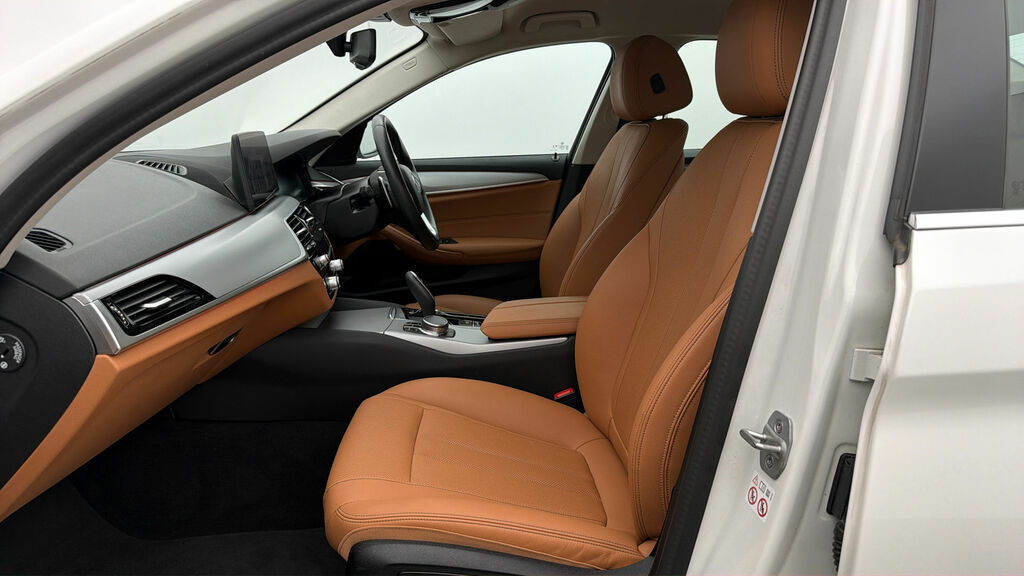 BMW 5 Series Se White #5