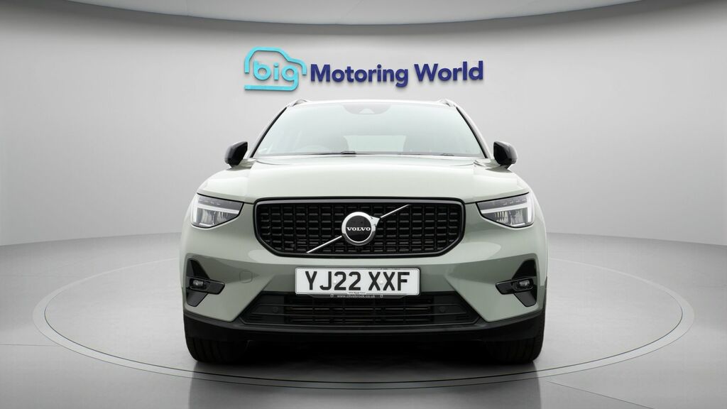 Volvo XC40 Plus Green #2