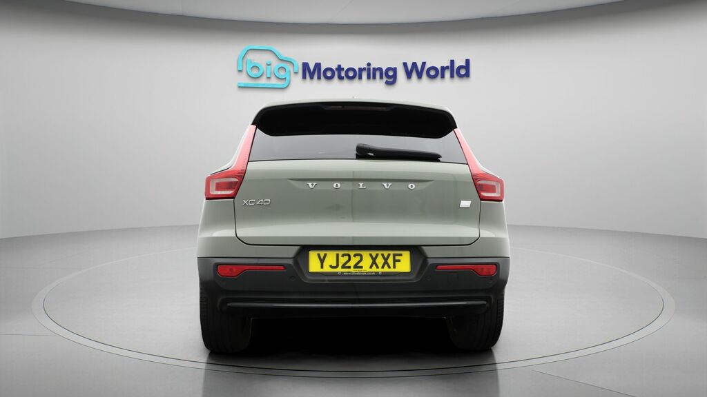 Volvo XC40 Plus Green #6