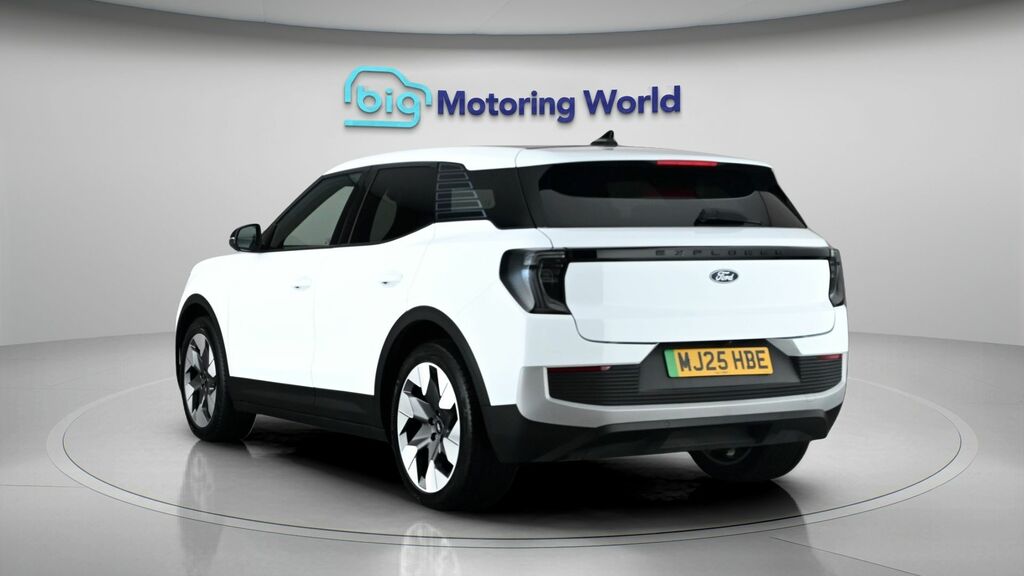 Ford Explorer Premium White #5