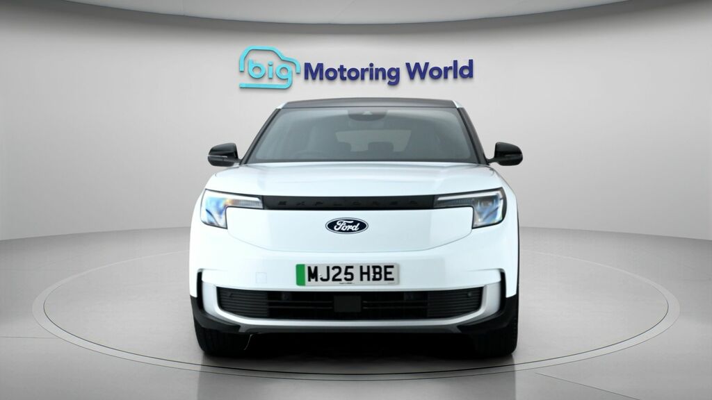 Ford Explorer Premium White #2