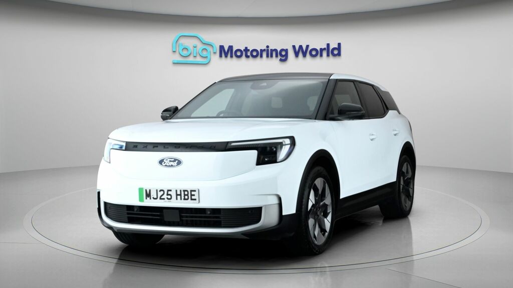 Ford Explorer Premium White #3