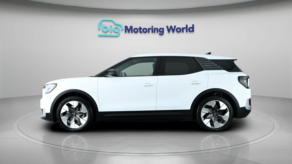 Ford Explorer Premium White #4
