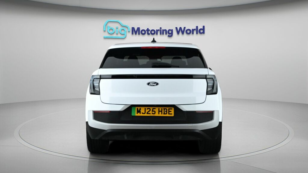 Ford Explorer Premium White #6