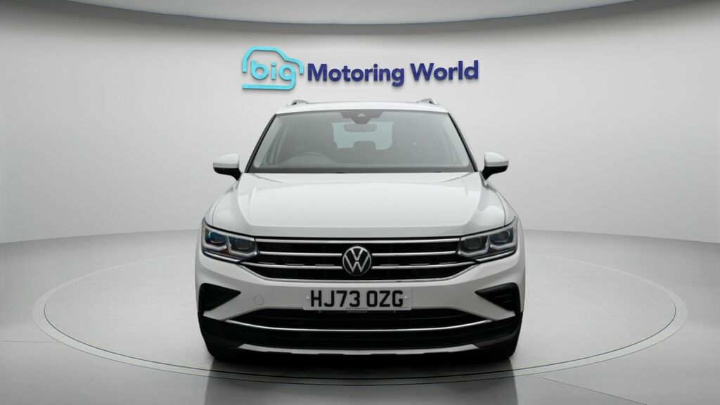 Volkswagen Tiguan Elegance White #2