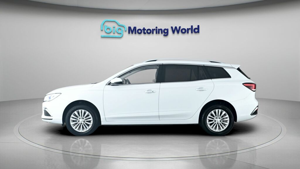 MG MG5 Exclusive Long Range White #4