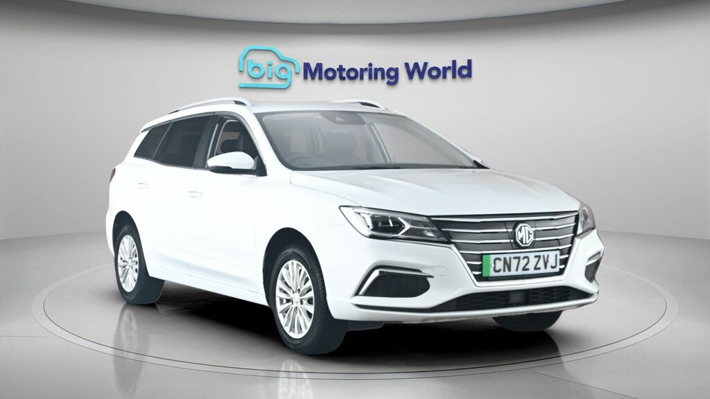 MG MG5 Exclusive Long Range White