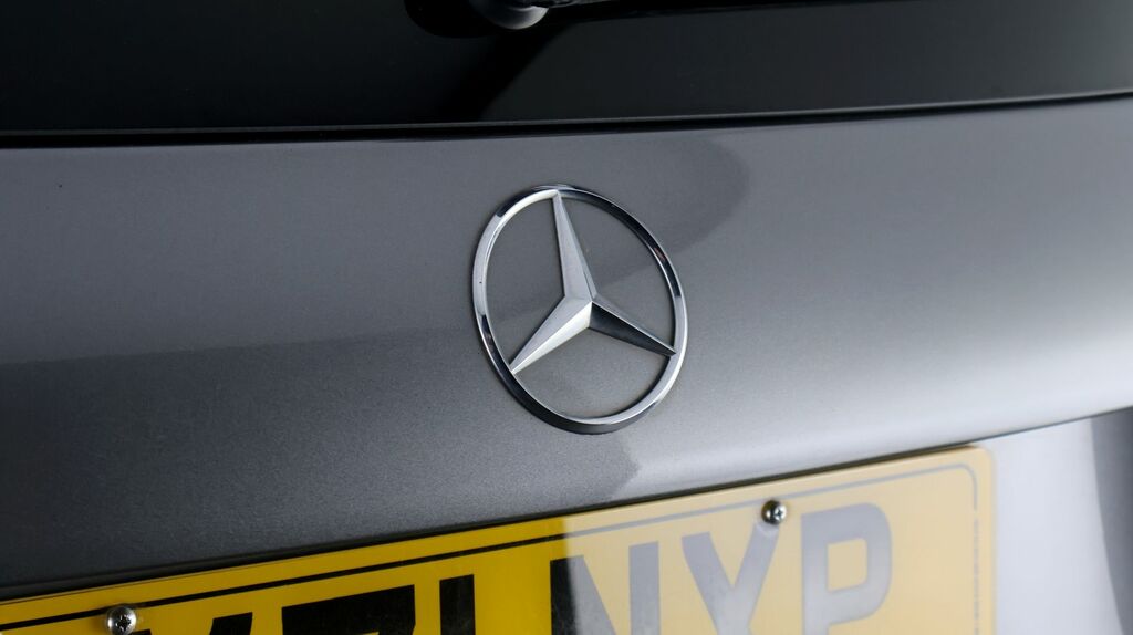 Mercedes-Benz GLB Class Glb200 Amg Line Premium 2 Silver #18