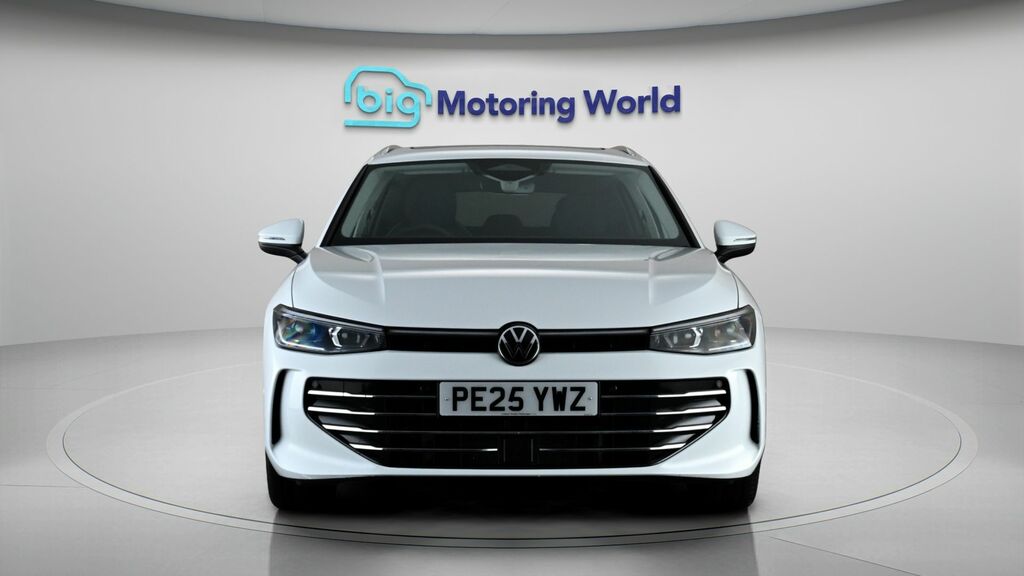 Volkswagen Passat Elegance White #2