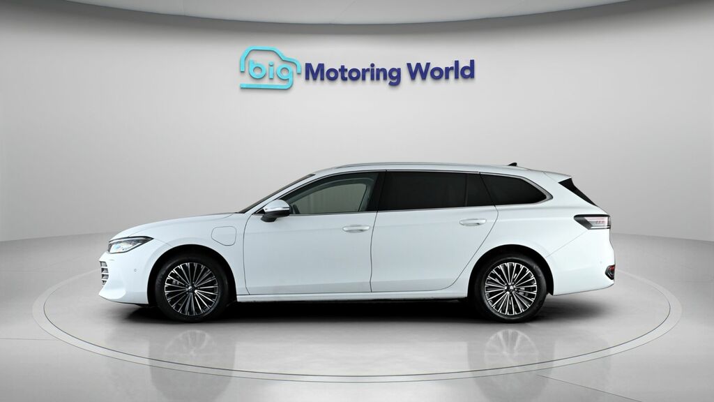 Volkswagen Passat Elegance White #4
