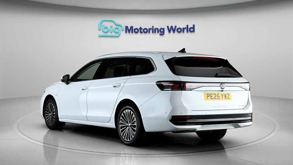 Volkswagen Passat Elegance White #5