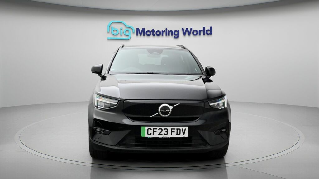 Volvo XC40 Plus Black #2