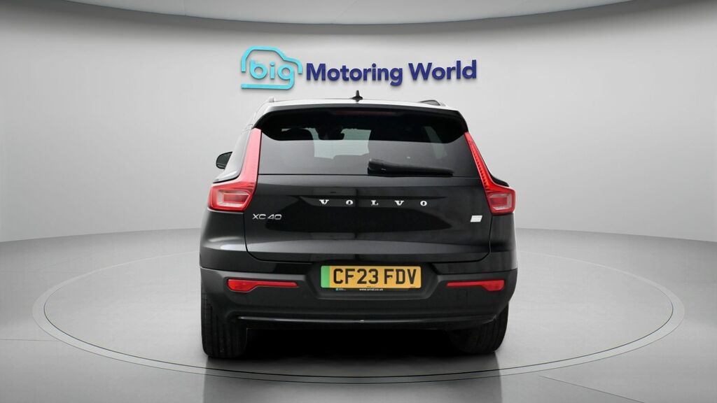 Volvo XC40 Plus Black #6