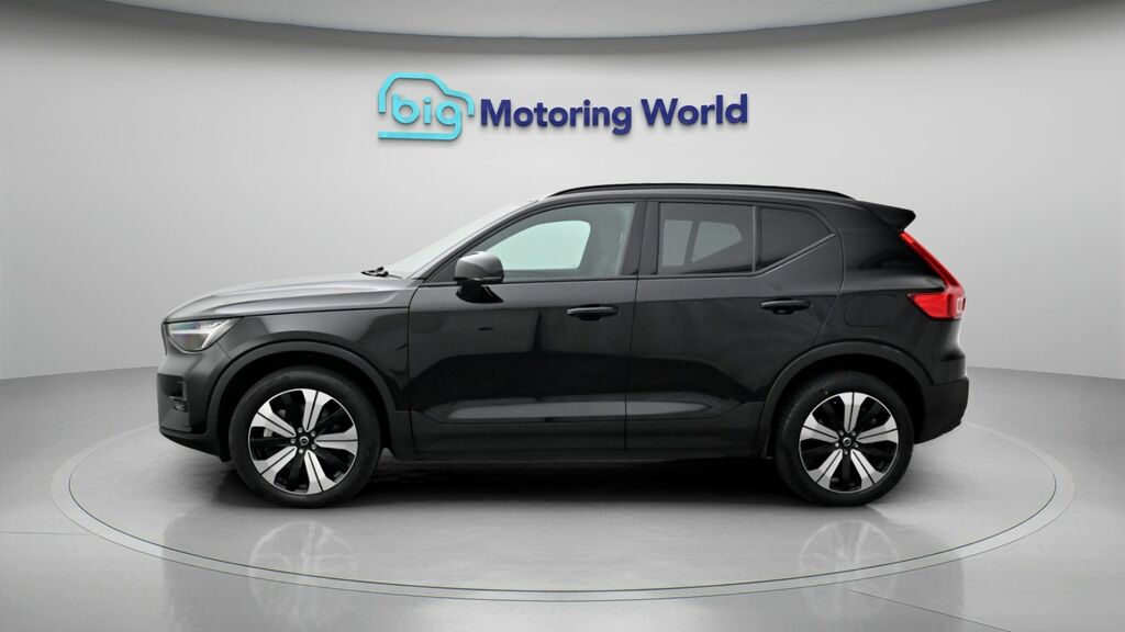 Volvo XC40 Plus Black #4