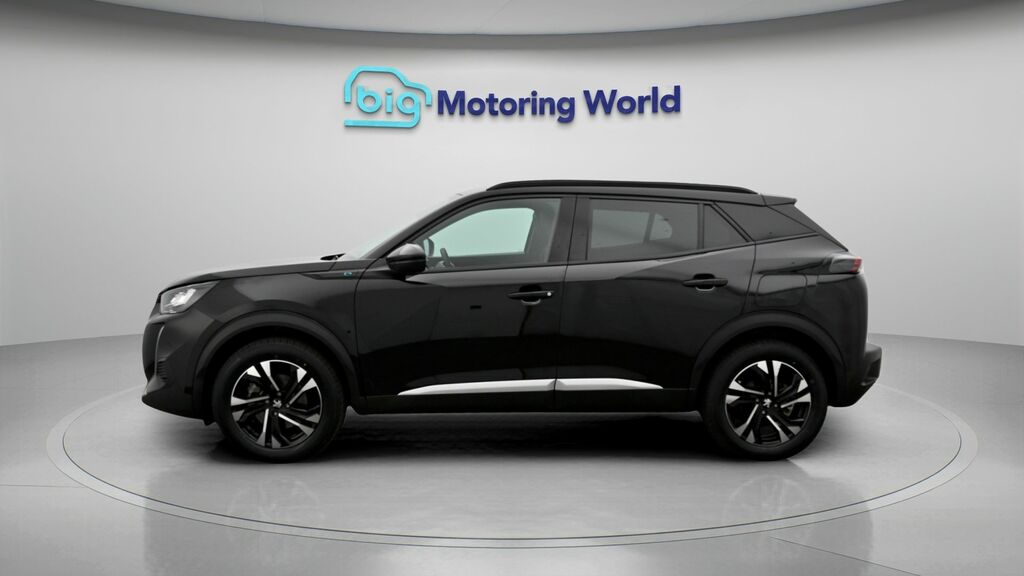 Peugeot e-2008 Allure Premium Black #4