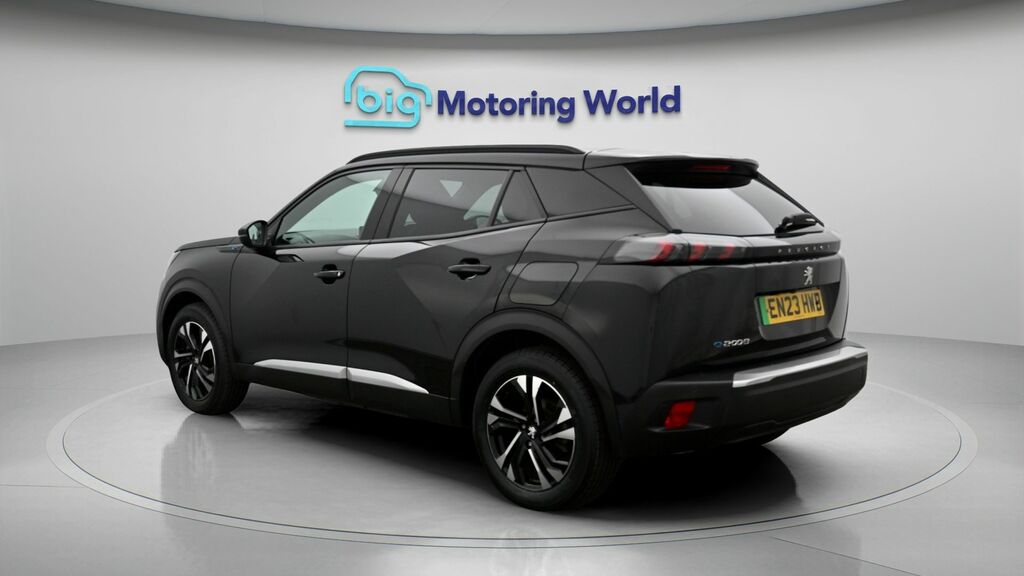 Peugeot e-2008 Allure Premium Black #5