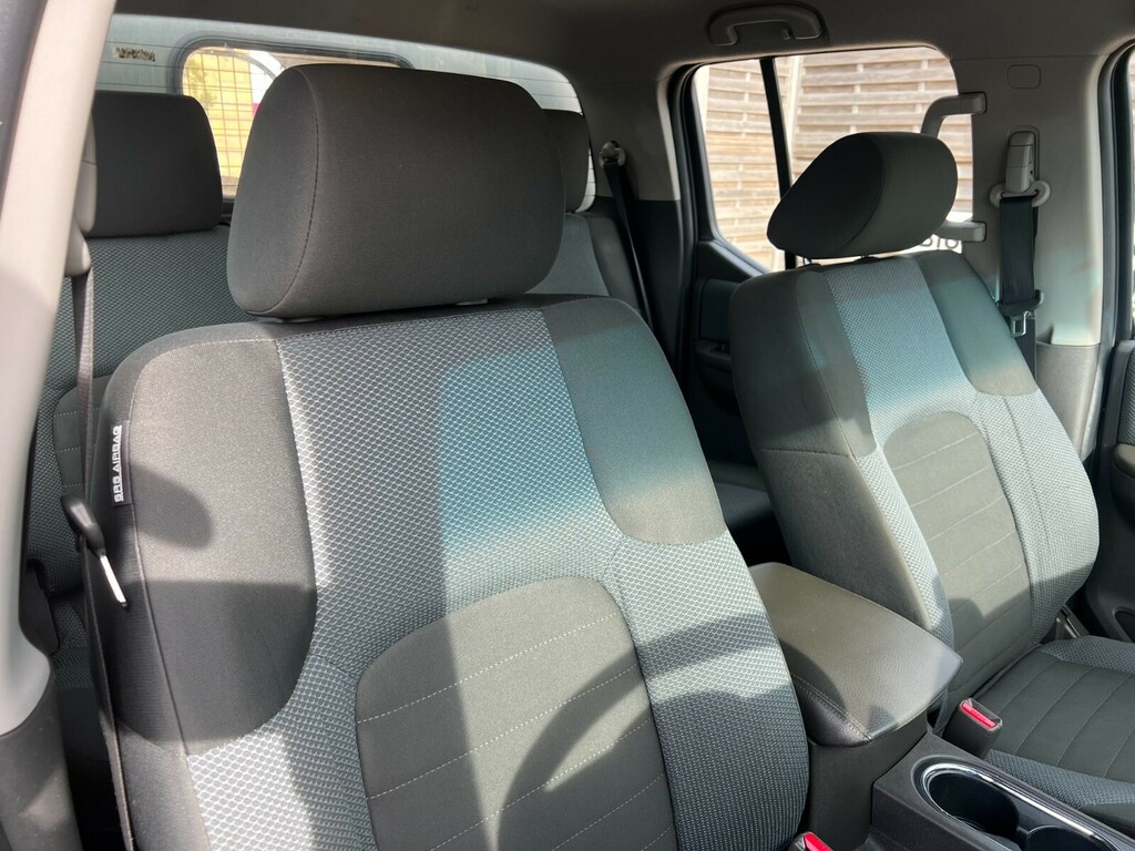 Nissan Navara Navara 2.3 Dci Tekna 4X4 Shr Dcb 190 Bhp Grey #9