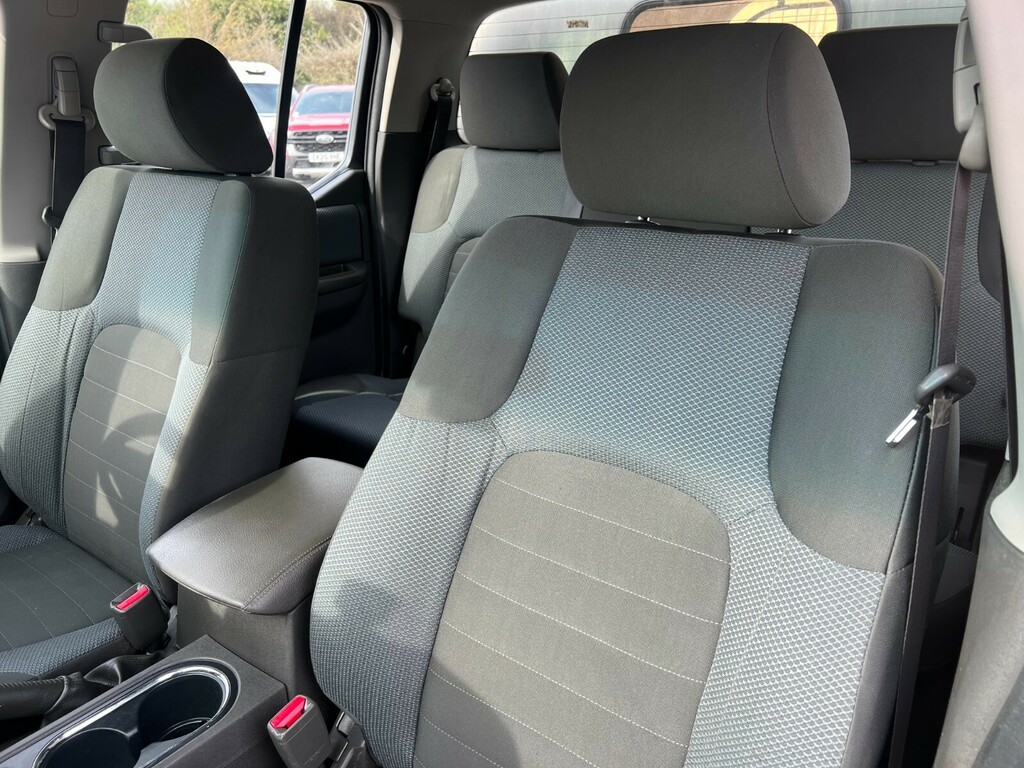 Nissan Navara Navara 2.3 Dci Tekna 4X4 Shr Dcb 190 Bhp Grey #32