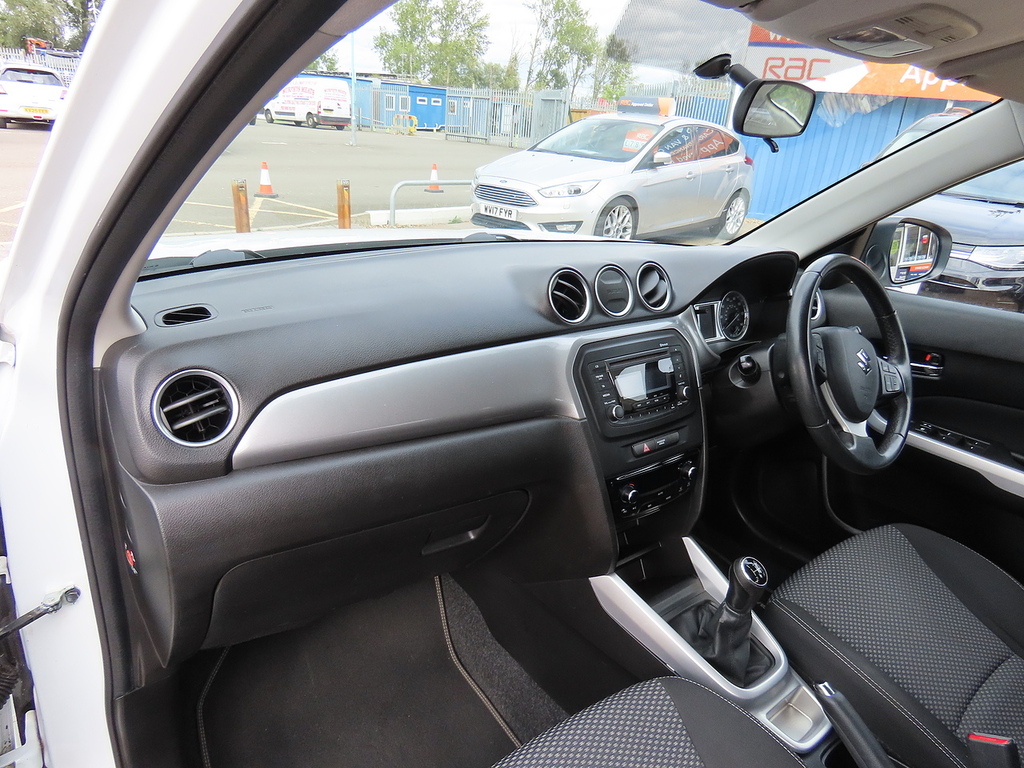 Suzuki Vitara Sz4 White