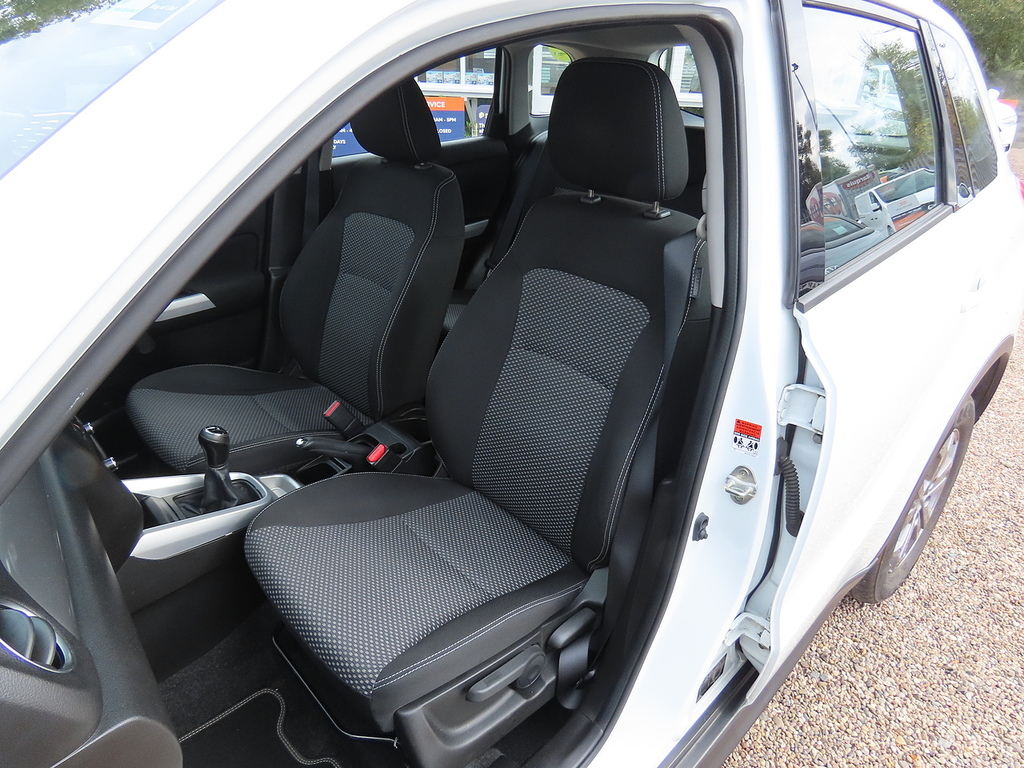 Suzuki Vitara Sz4 White #2