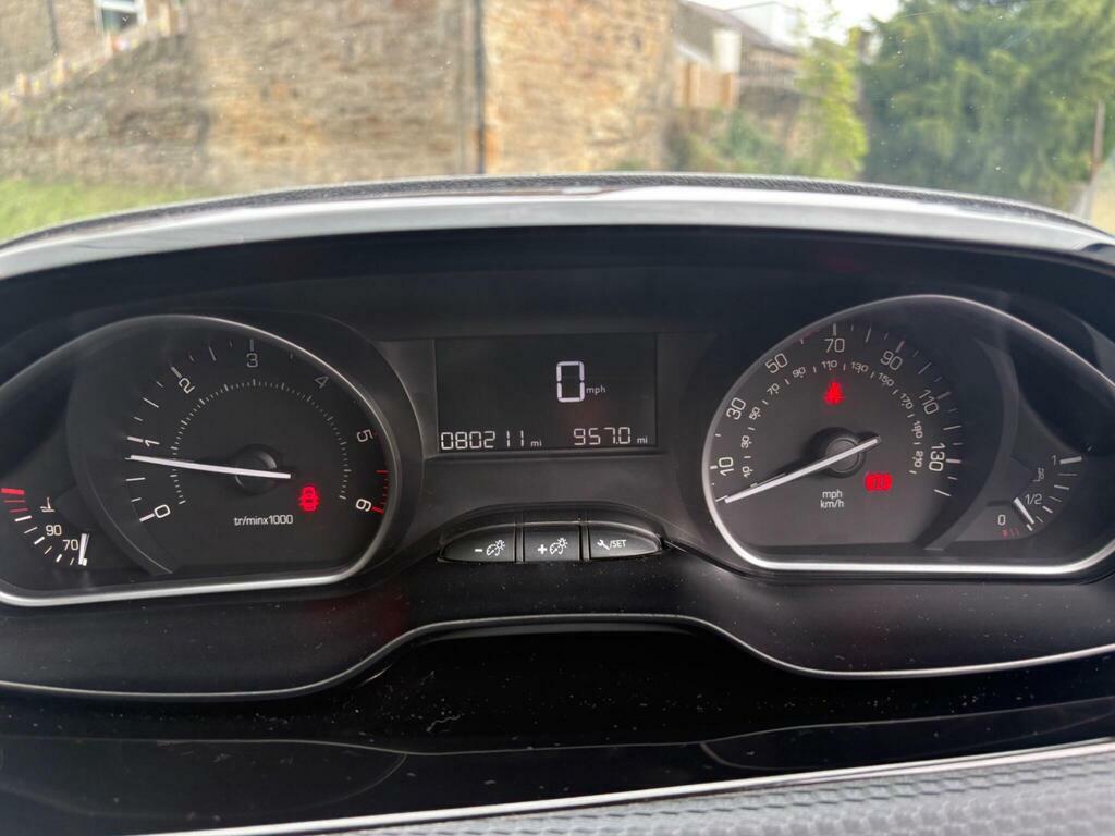 Peugeot 208 Hatchback 1.2 Puretech Allure 2016 Red #12