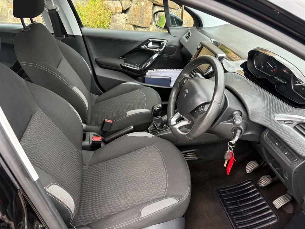 Peugeot 208 Hatchback 1.2 Puretech Allure 2016 Red #7