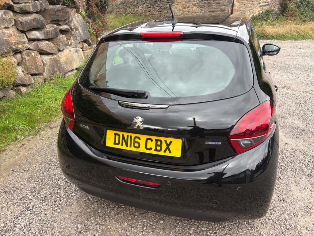 Peugeot 208 Hatchback 1.2 Puretech Allure 2016 Red #4