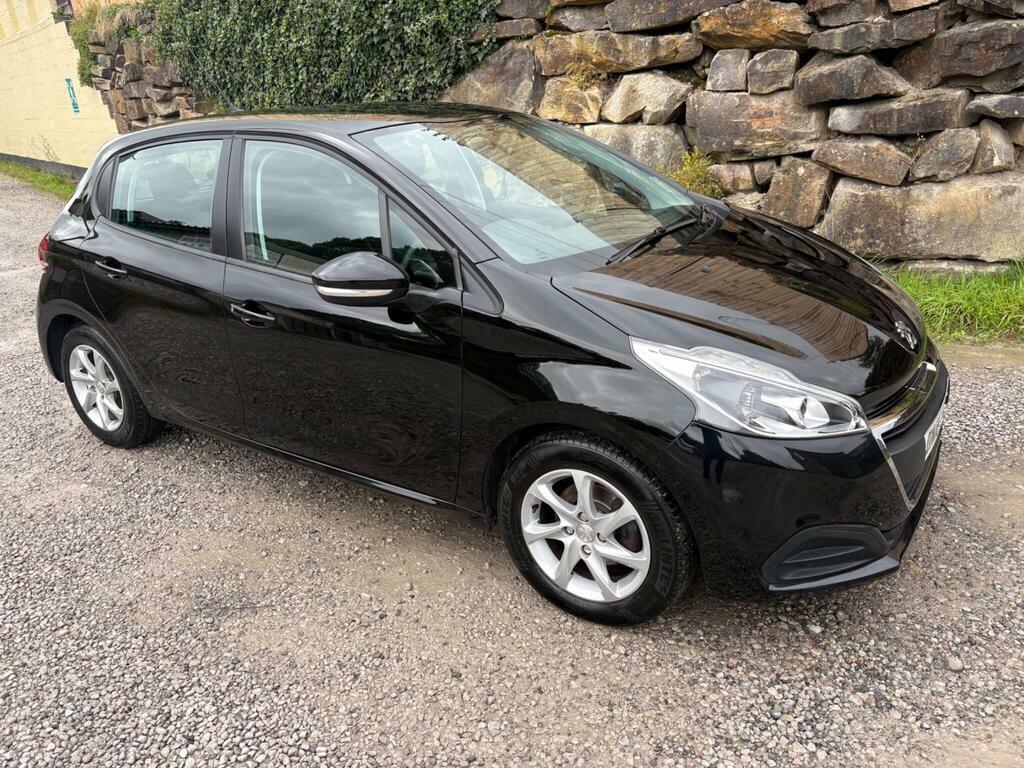 Peugeot 208 Hatchback 1.2 Puretech Allure 2016 Red #1
